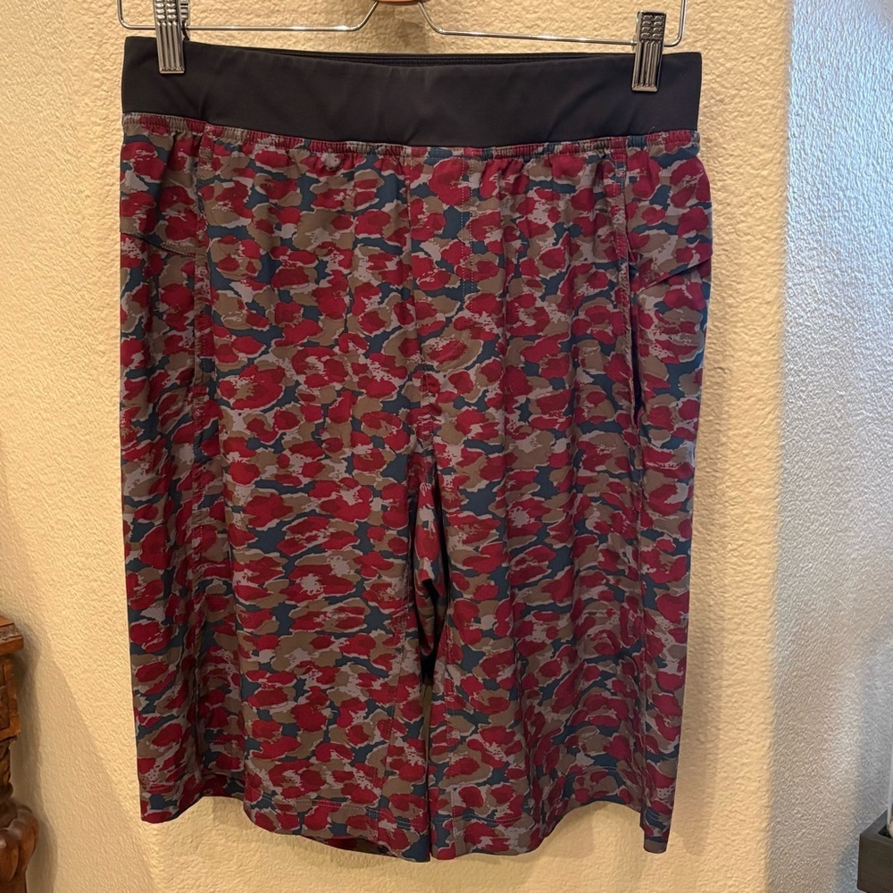 LULULEMON Men Multicolor Camo Print Unlined Athletic Shorts Size S/M